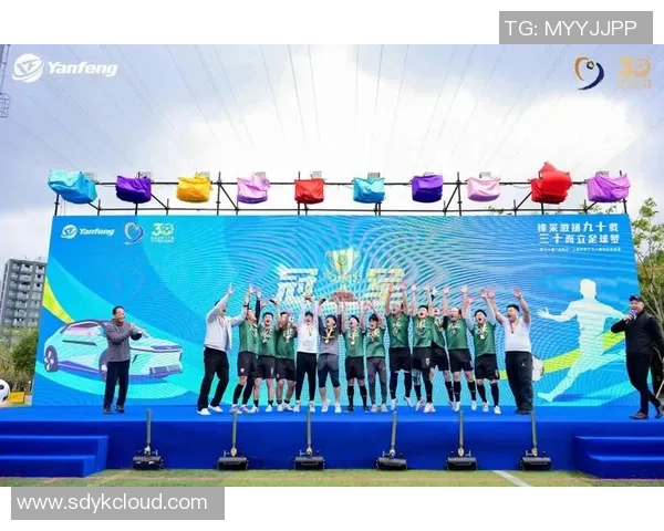 上海足球队荣登足球团队协作排行榜第一名展现卓越团队精神与实力