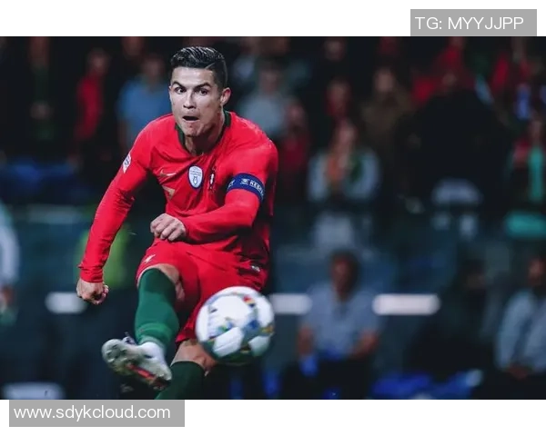 足球明星阿斯托里：传奇生涯与不朽精神的完美结合